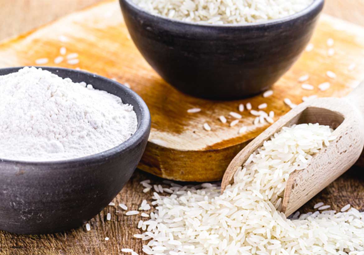 Sieving rice flour